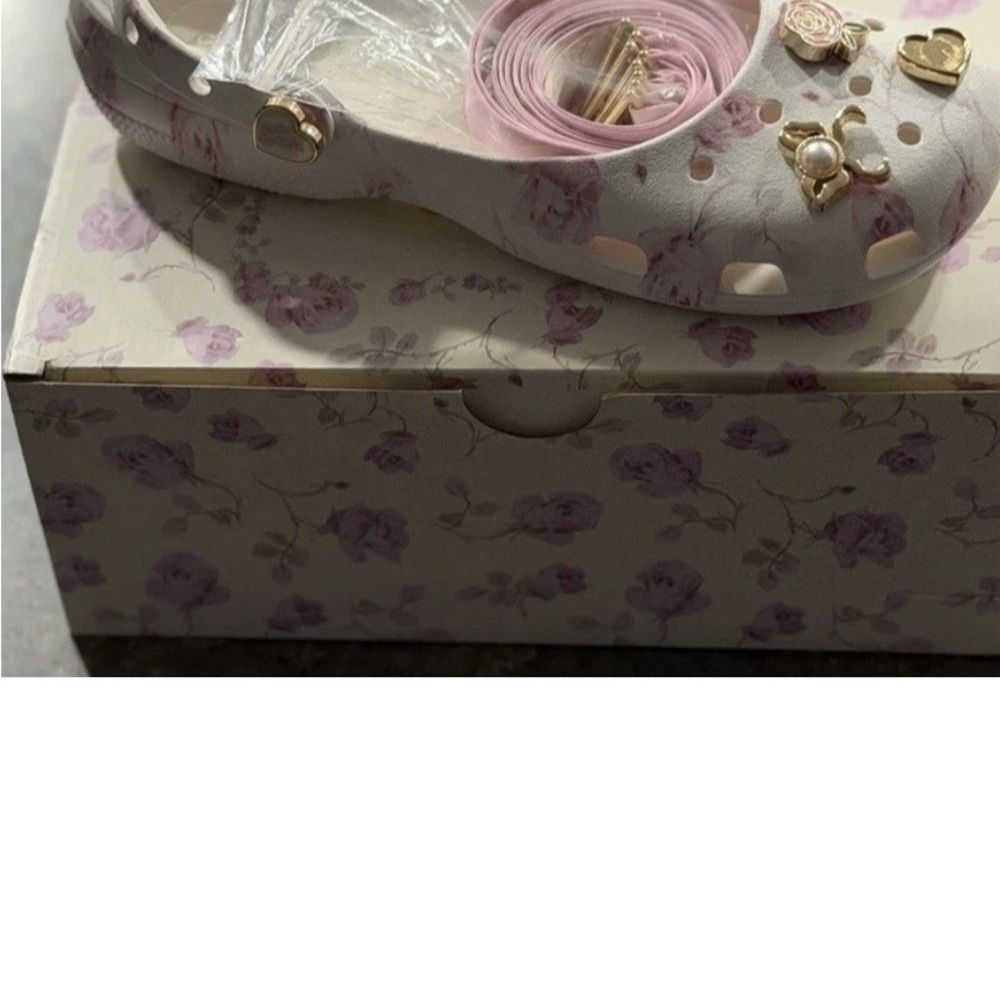 CROCS Floral Classic Clog in White with Pink Rose Print - Picture 4 of 7